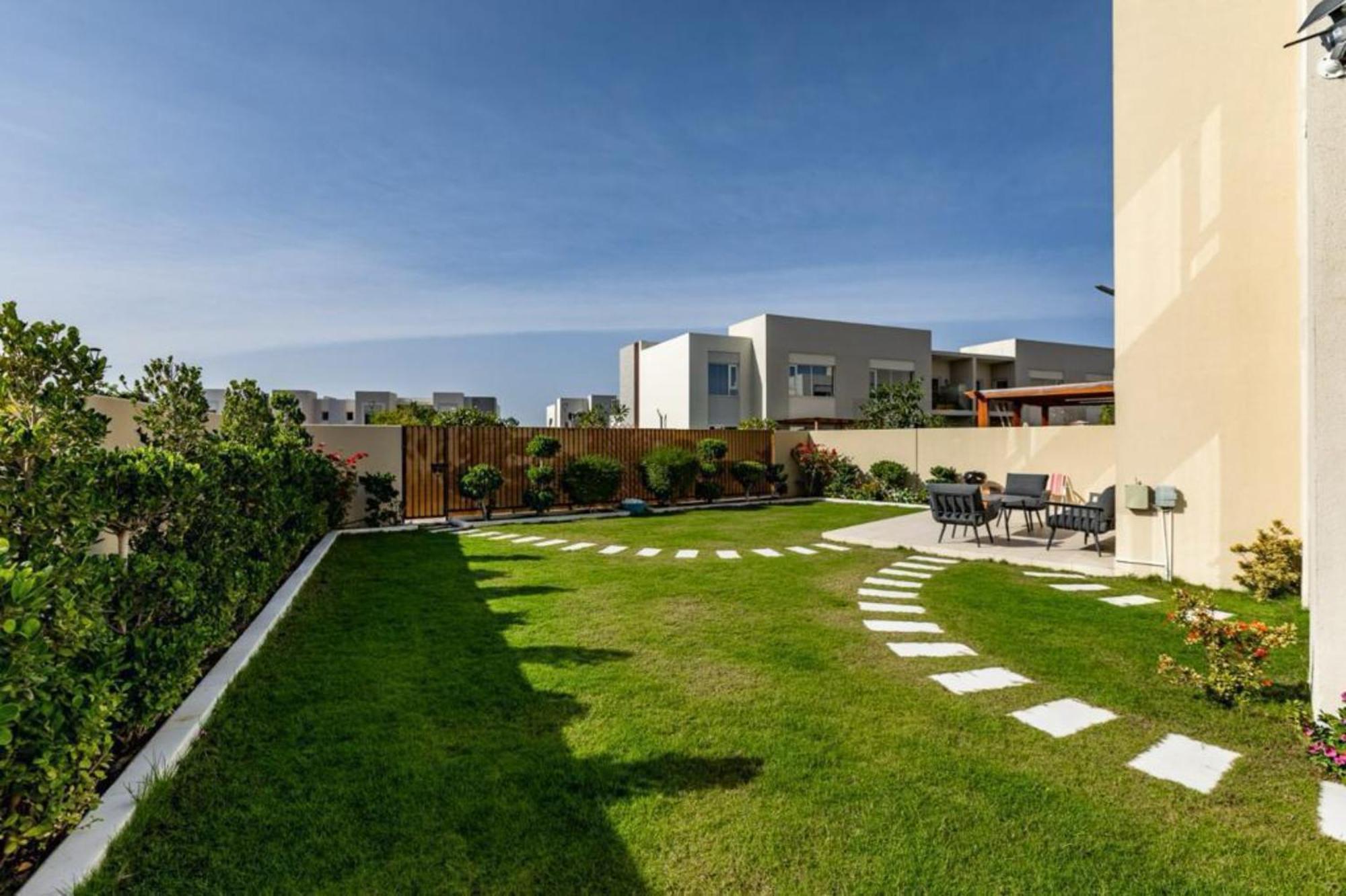 Phaedrus Living Urbana Serenity Escape